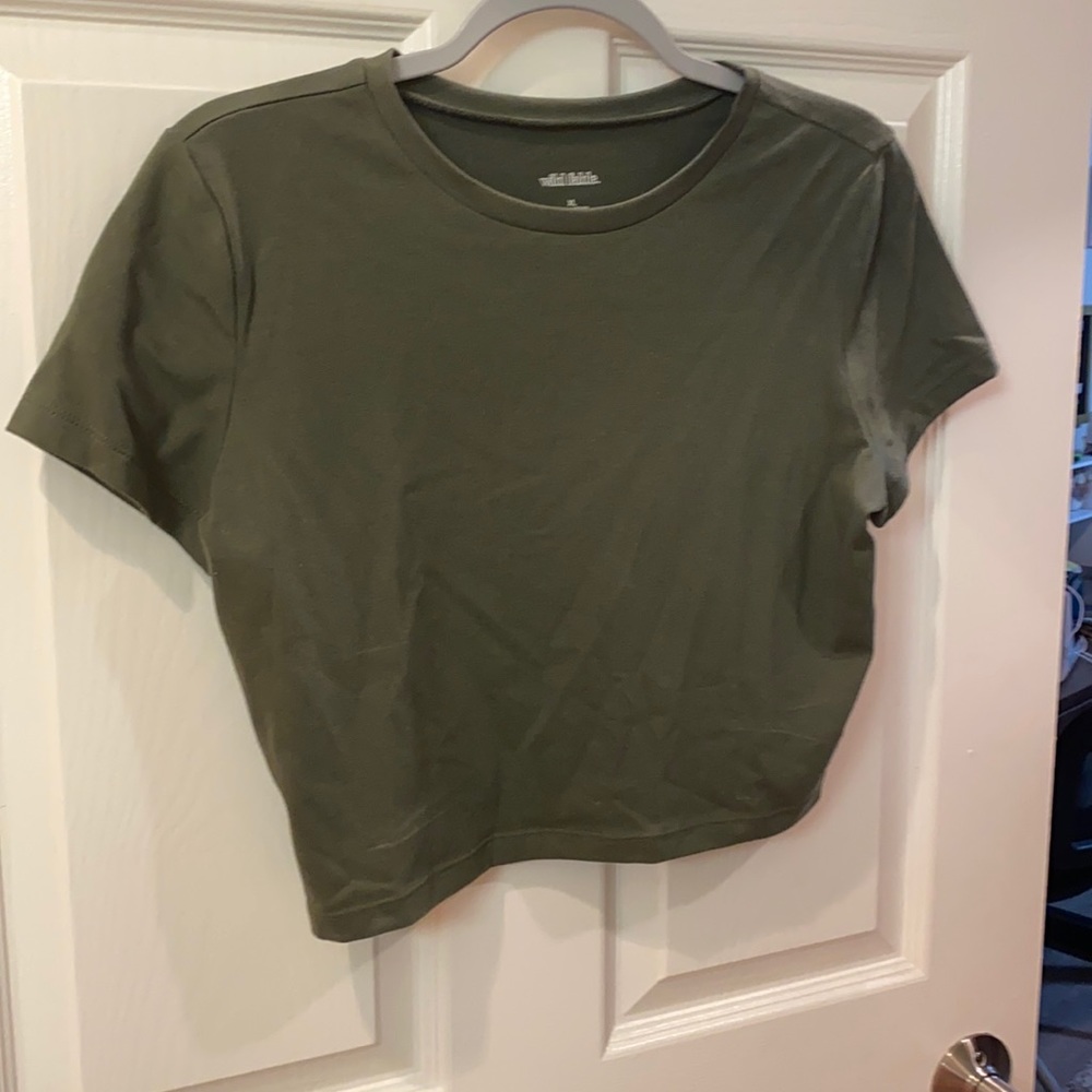 Green crop top T-shirt